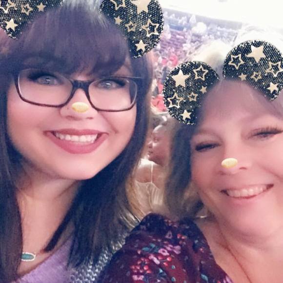 Meet your Posher, Andrea - Picture 1 of 1